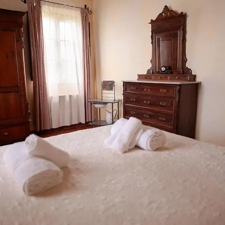 Giulia Alloggio per agriturismo Castelfiorentino