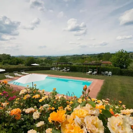 Giulia Alloggio per agriturismo Castelfiorentino